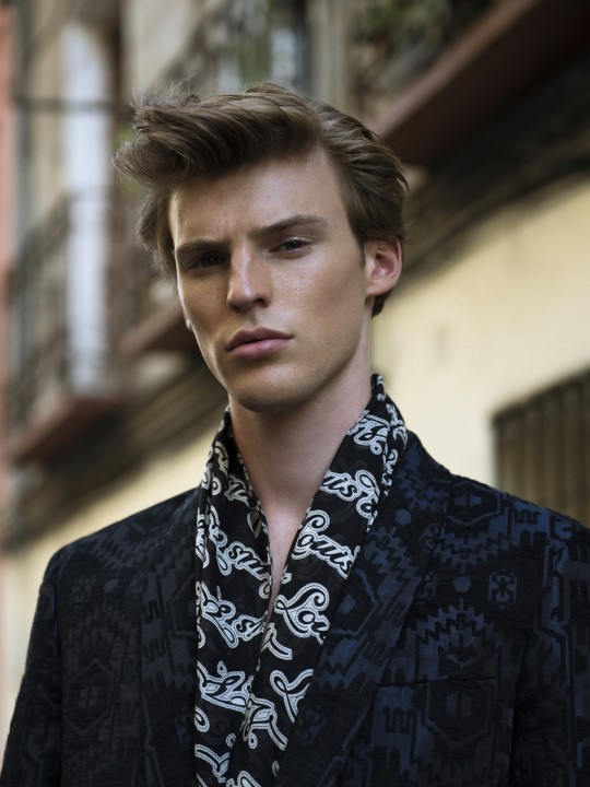 L´Officiel Kazajistán Hommes - The artificiel living beautifully - Araceli Adeva - 2018
